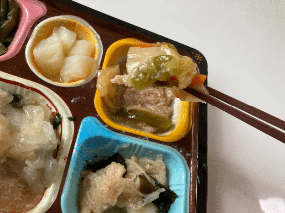 食卓便 豚肉と野菜のピリ辛煮